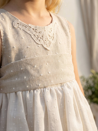 Vestido arena con topitos "Perla"
