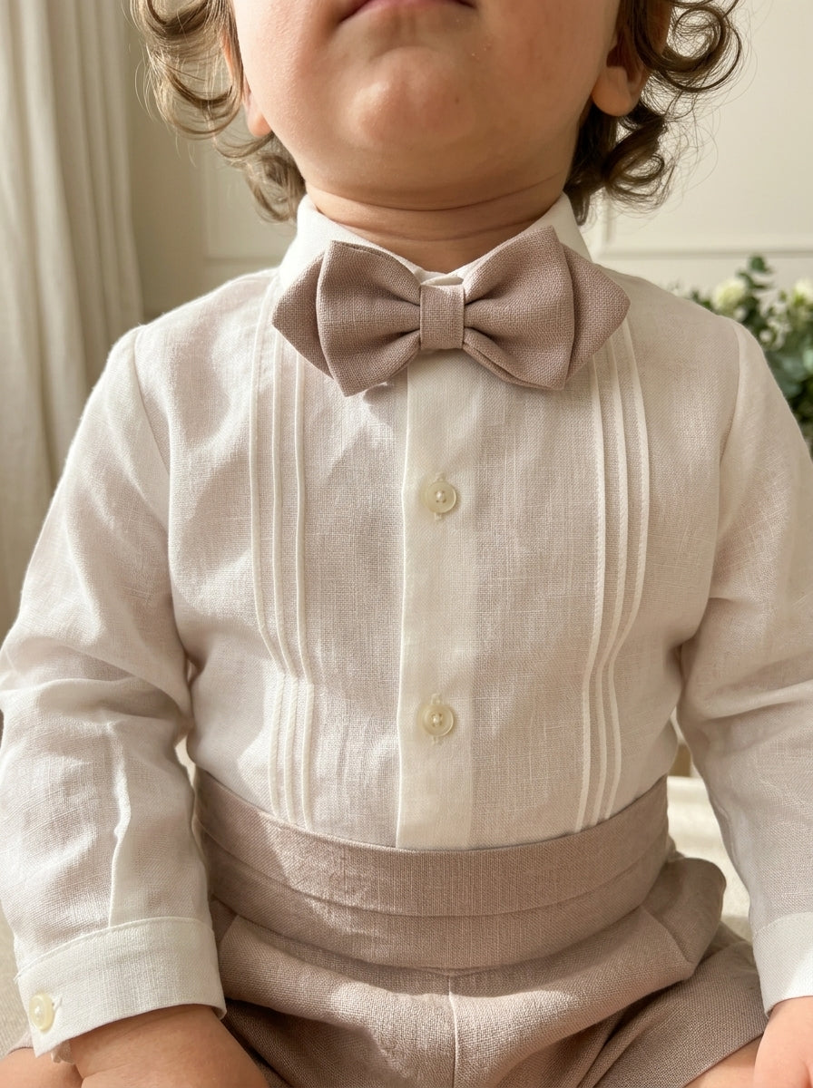 Conjunto camisa lino beig, short rosa empolvado, fajin y pajarita
