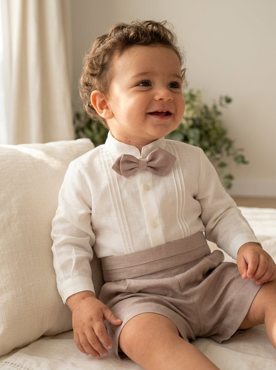 Conjunto camisa lino beig, short rosa empolvado, fajin y pajarita