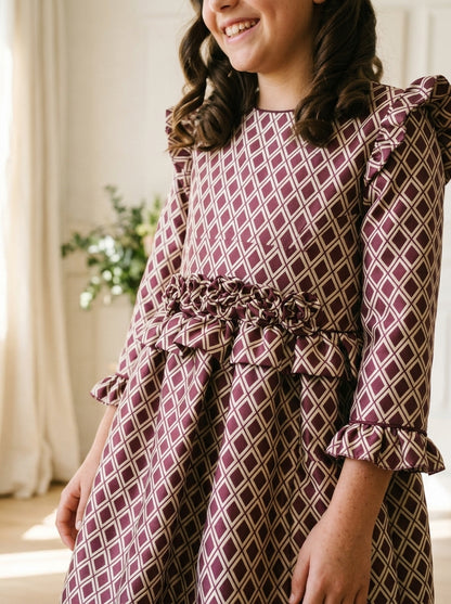 Vestido mikado rombos granates con volantes