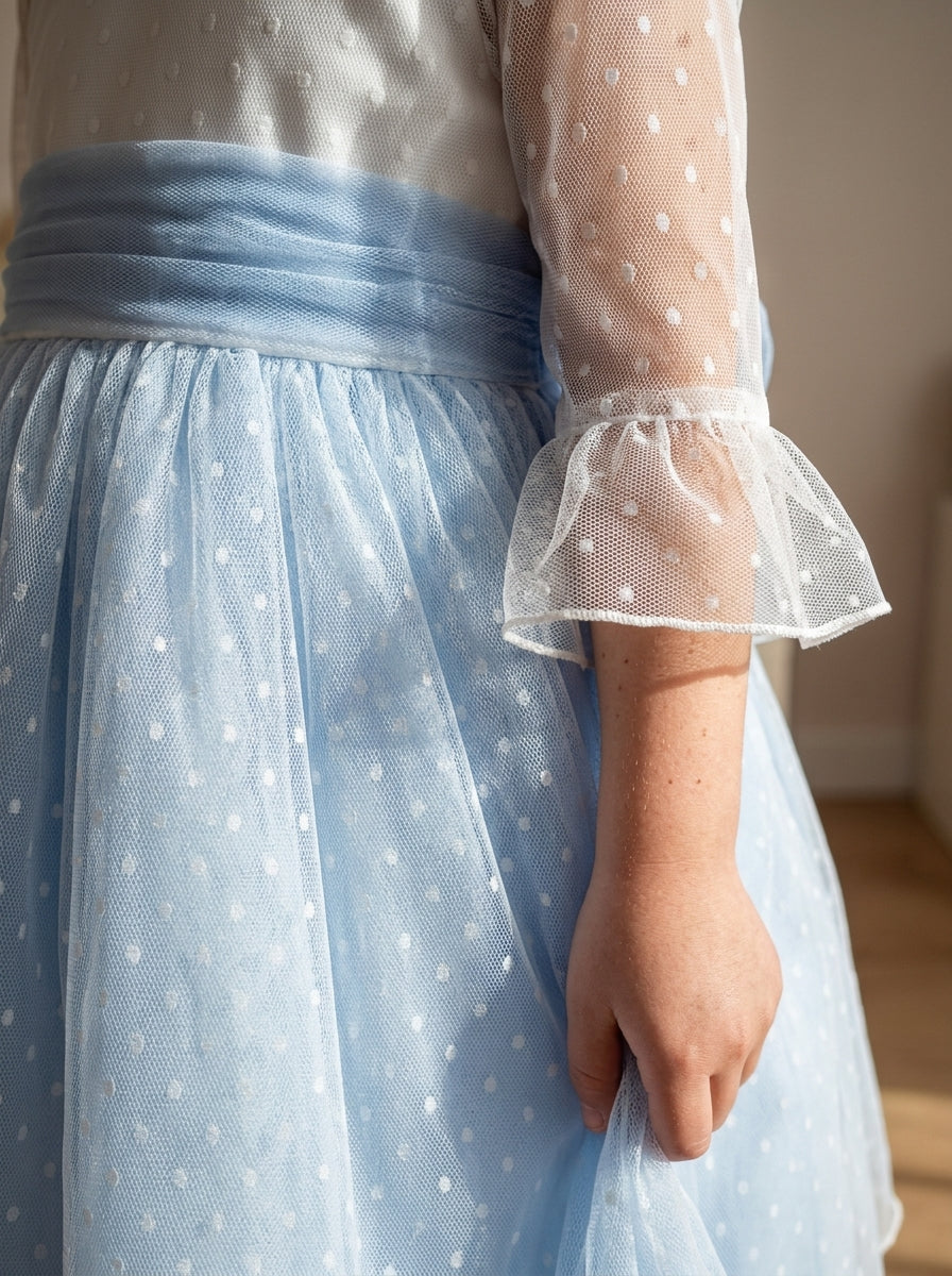 Vestido tul de plumeti blanco y azul manga francesa