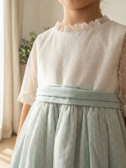 Vestido tul de plumeti y fajin e interior lino
