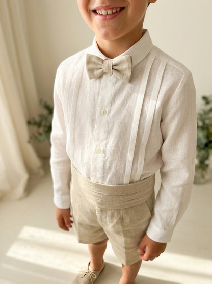 Conjunto camisa, short beig, fajin y pajarita