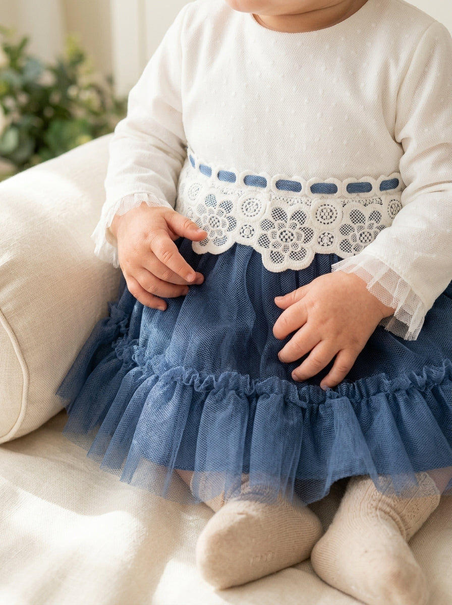 Vestido bebe tul beig y azul marino con volante