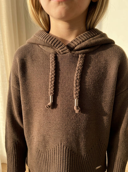 Conjunto jersey marrón con capucha y pantalón punto