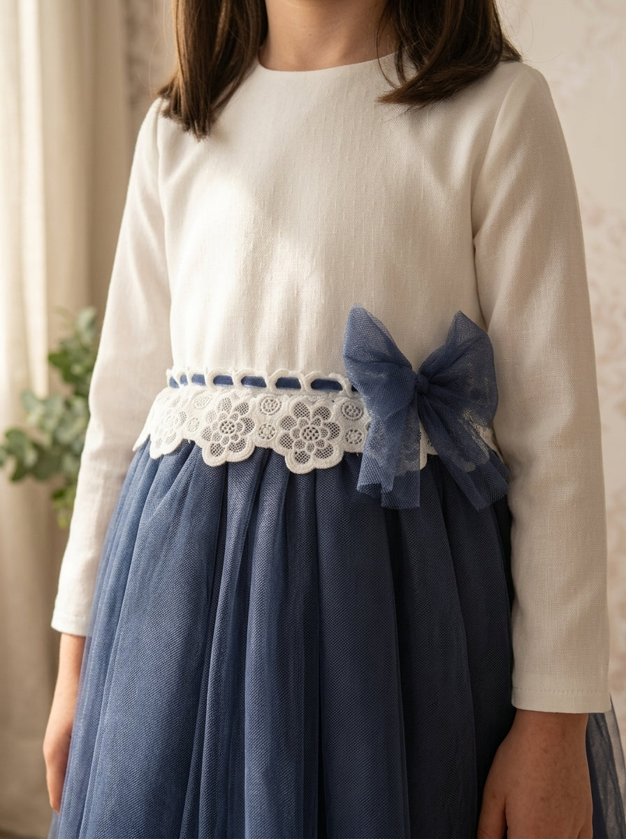 Vestido tul beig y azul marino con lazo