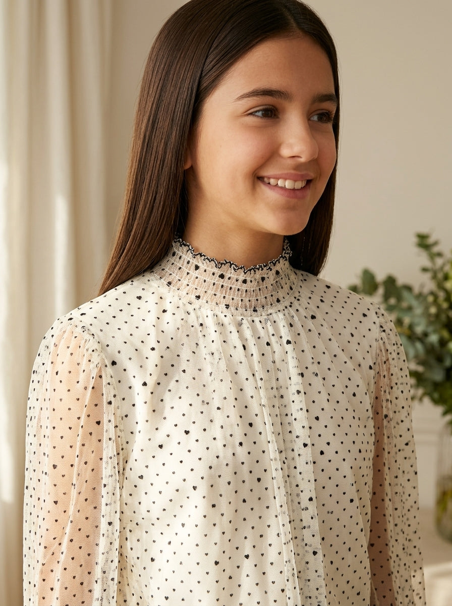 Conjunto camisa plumeti corazones negros y falda plisada negra