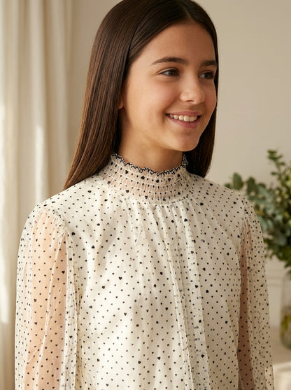 Conjunto camisa plumeti corazones negros y falda plisada negra