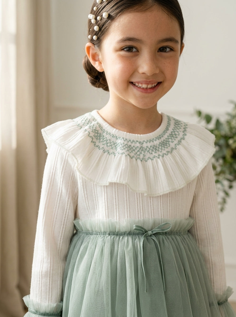 Vestido beig y falda tul verde