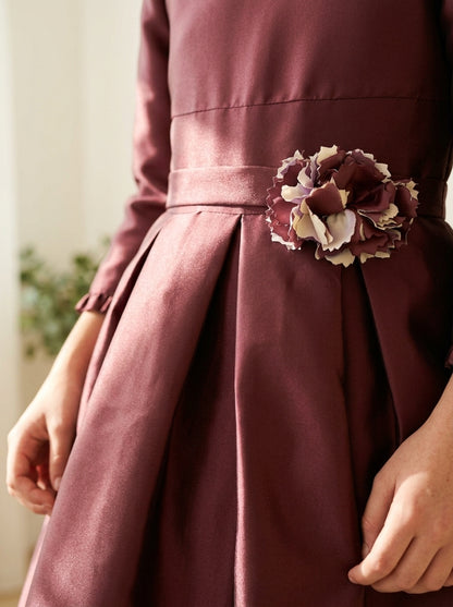 Vestido mikado granate con detalle lateral