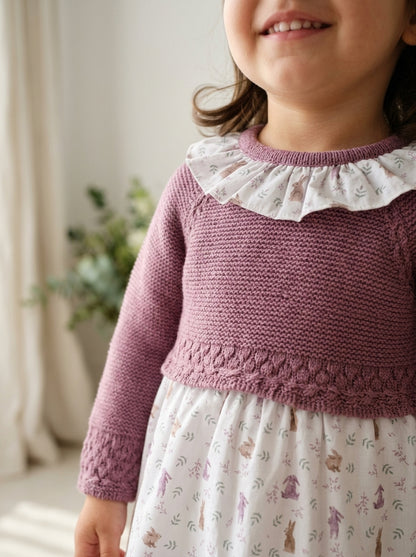 Vestido malva estampado conejitos y capota