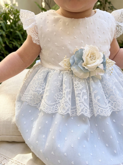Vestido tul de plumeti azul con volante