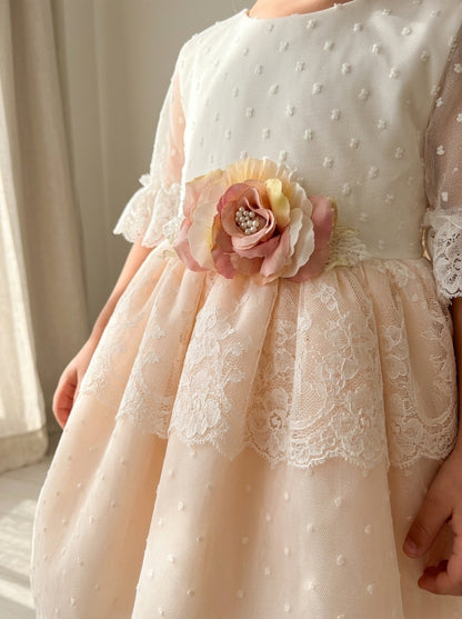 Vestido de tul de plumeti beig y rosa