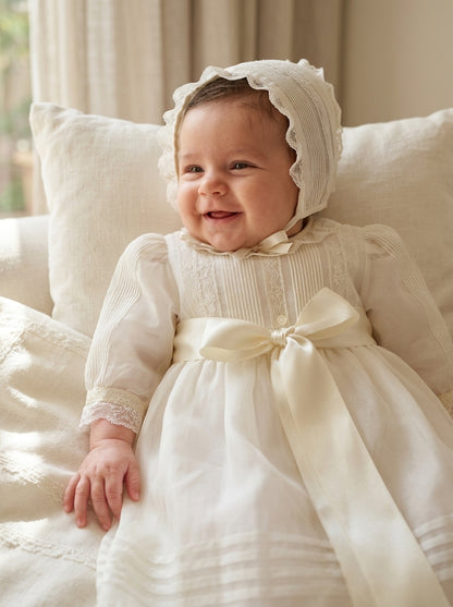 Faldón organza con lorzas y puntillas y capota