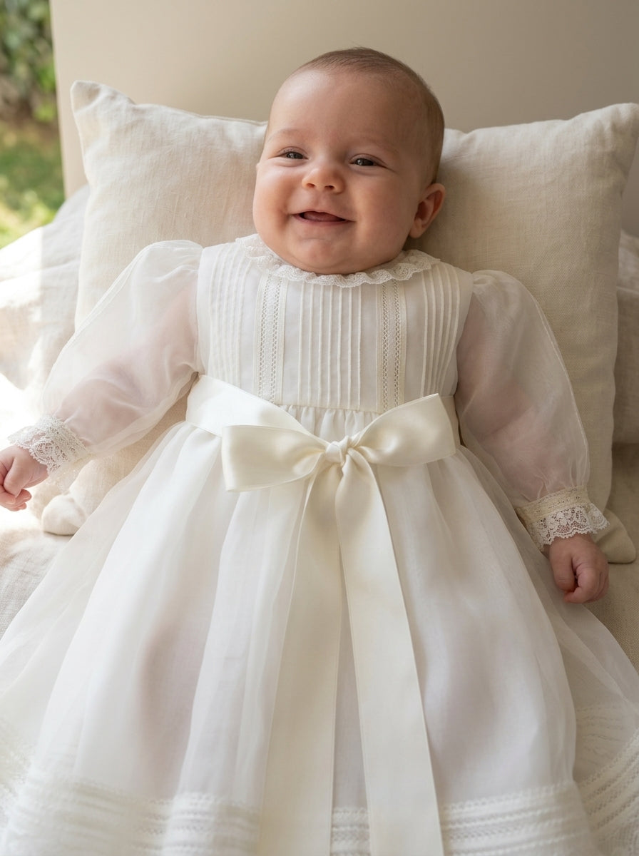 Faldón organza con lorzas y puntillas y capota