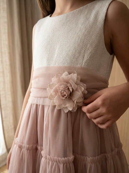 Vestido cuerpo brocado rosa y falda tul