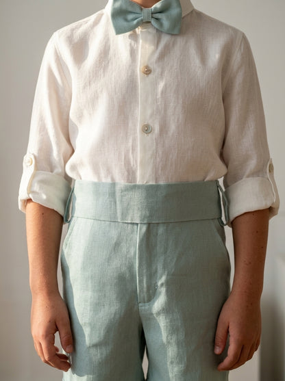 Conjunto camisa lino beig y short lino verde con fajin y pajarita