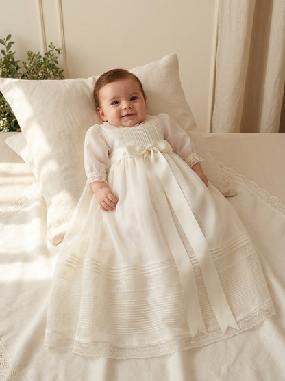 Faldón organza con lorzas y puntillas y capota