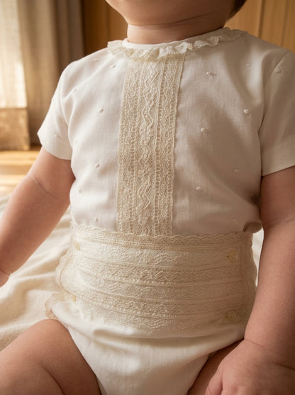 Conjunto camisa batista bordada beig y braguita con puntillas