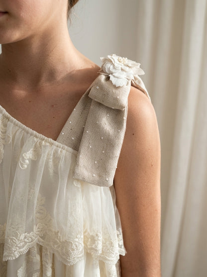 Vestido beig tul bordado hombro al descubierto