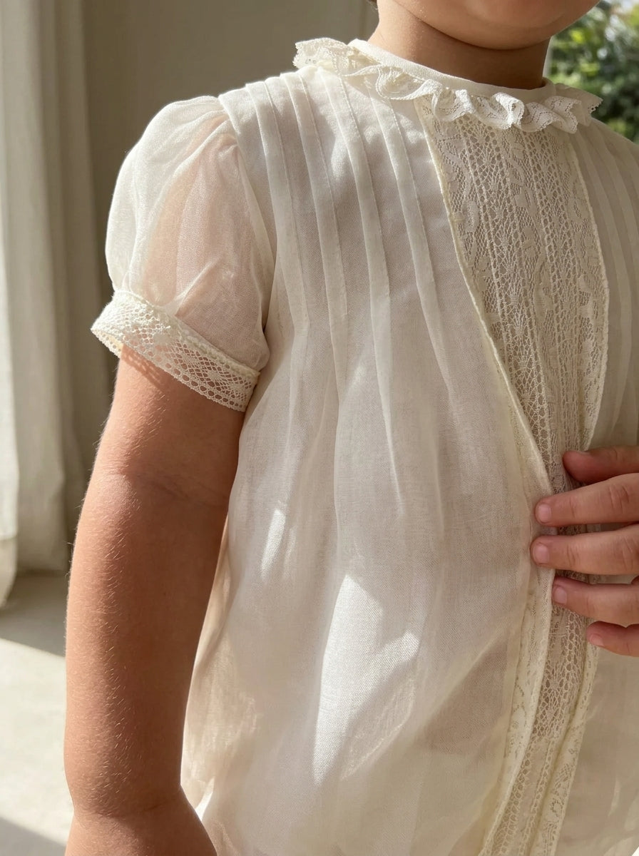 Pelele organza beig con puntilla