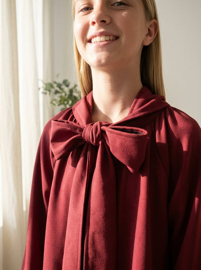 Vestido evase granate con lazada en el cuello