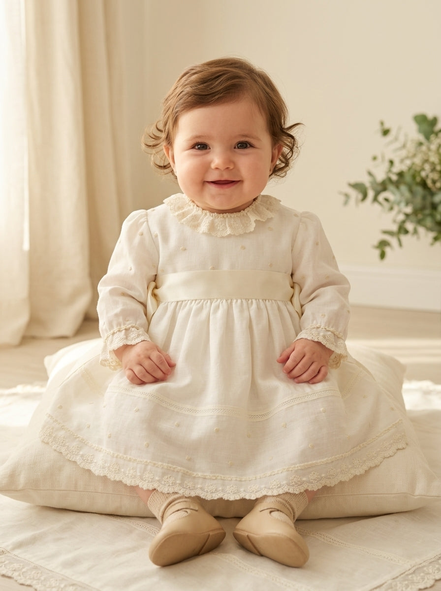 Vestido batista inglesa bordada con capota