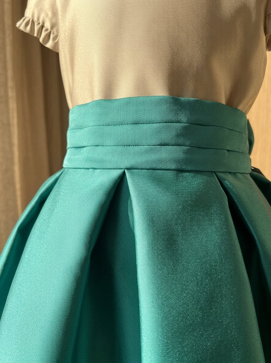 Vestido mikado arena y verde