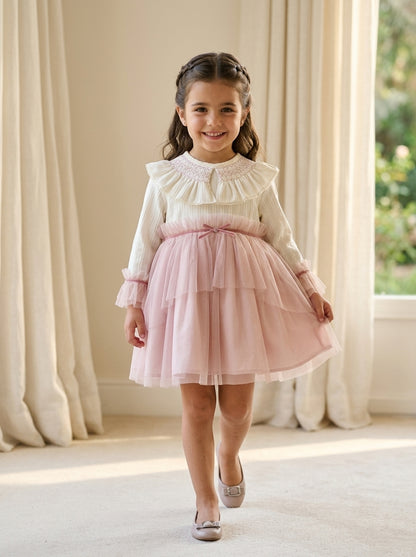 Vestido beig con falda de tul rosa empolvado