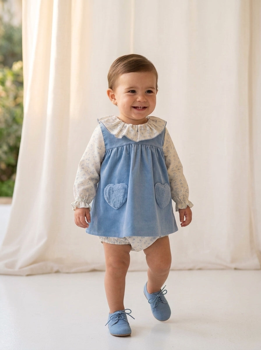 Vestido cuerpo azul con detalle corazones pelito y braguita