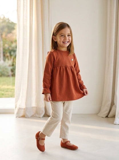Sudadera color terracota con lazito trasero