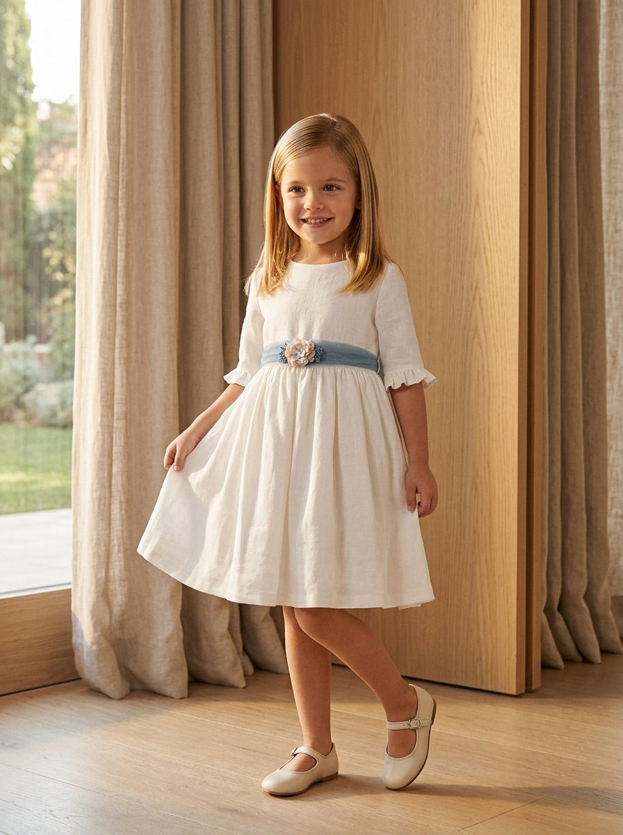 Vestido lino beig manga francesa y fajin azul empolvado