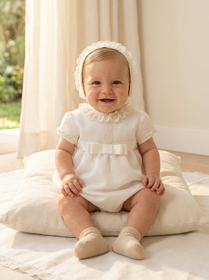 Pelele triple organza con puntilla y capota