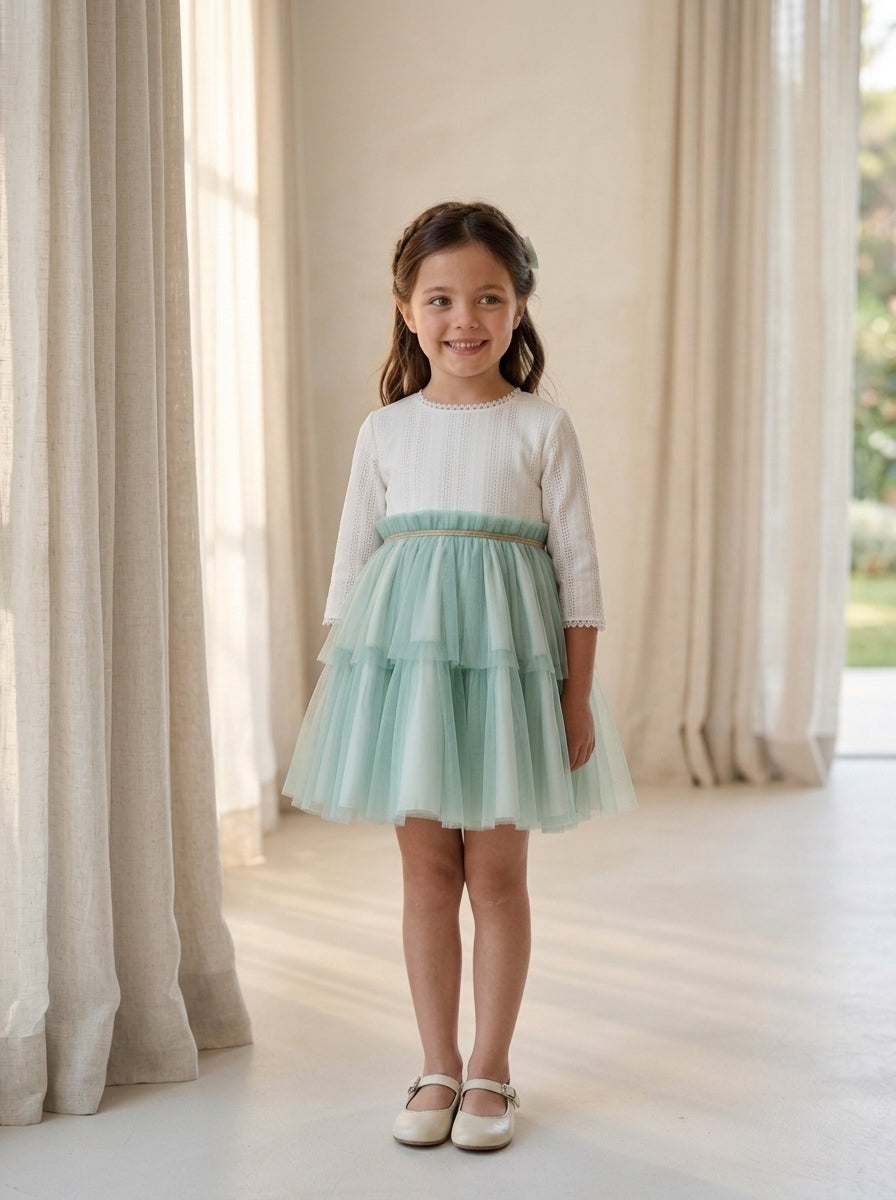 Vestido manga francesa y tul verde