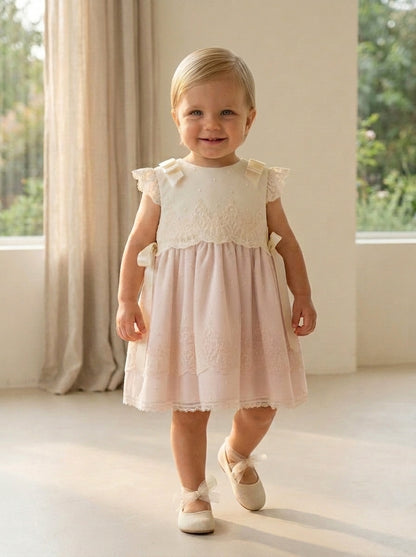 Vestido tul bordado beig con falda tul rosa y capota