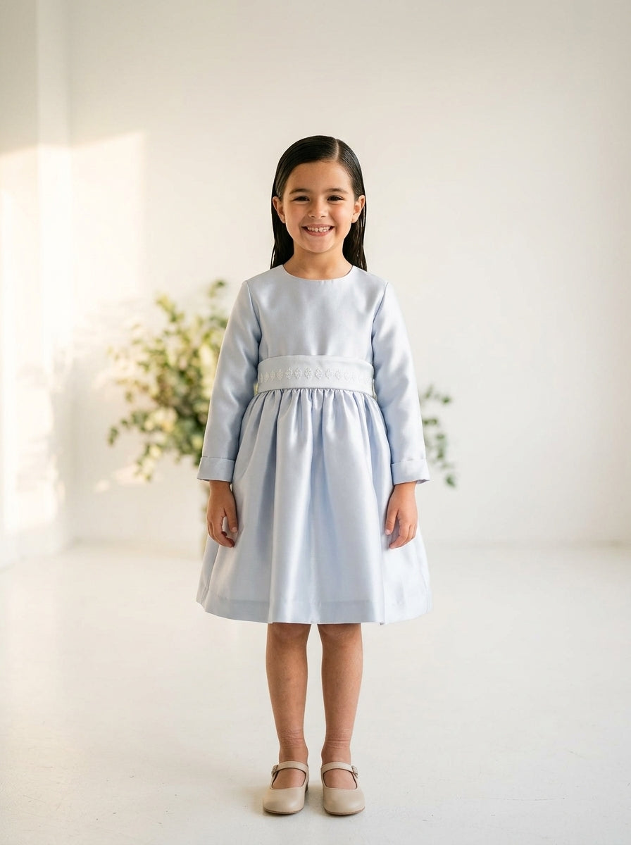 Vestido mikado gris perla y fajin