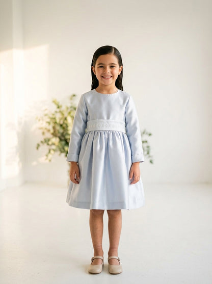 Vestido mikado gris perla y fajin