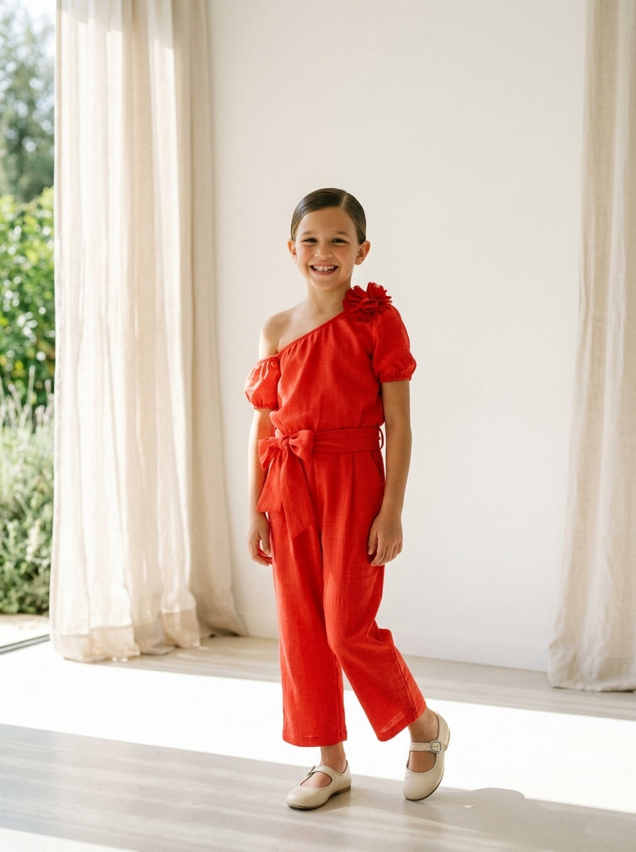Mono rojo de pantalón largo y pompón