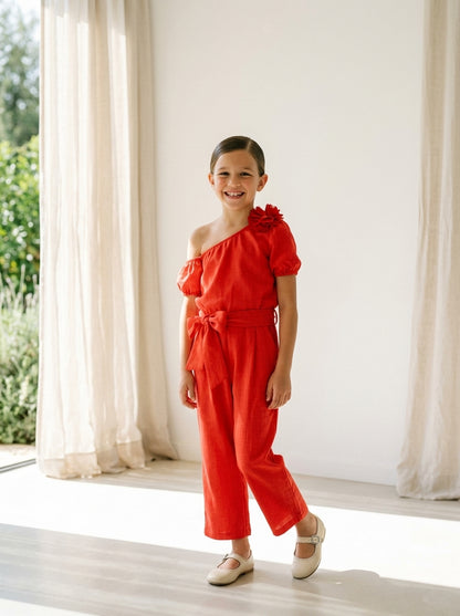 Mono rojo de pantalón largo y pompón