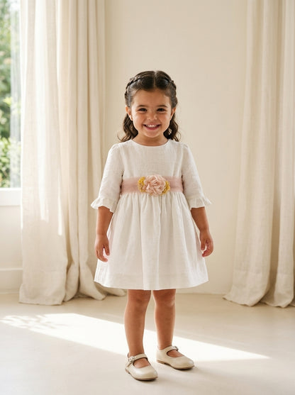 Vestido bambula blanco y fajin rosa