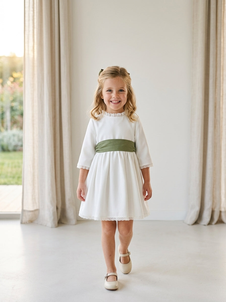 Vestido blanco con puntillas