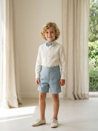 Conjunto camisa lino beig, short azul oceano con fajin y pajarita