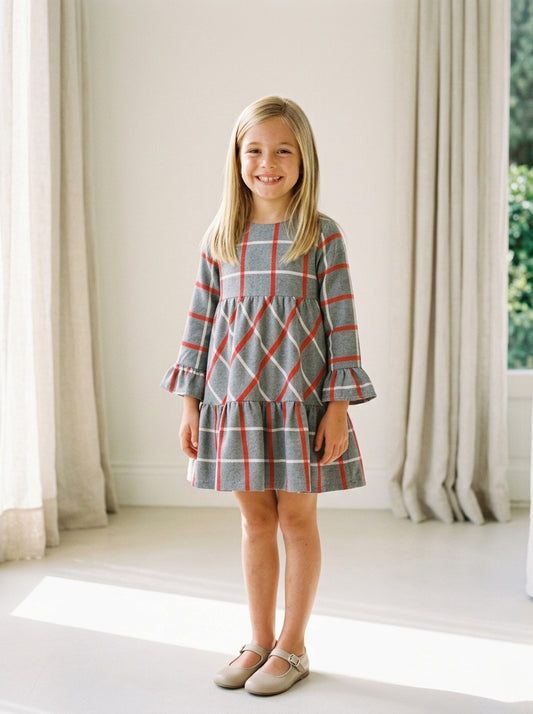 Vestido gris con rayas blancas y rojas
