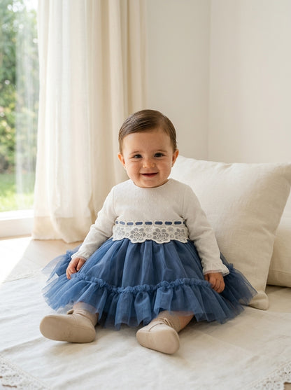 Vestido bebe tul beig y azul marino con volante
