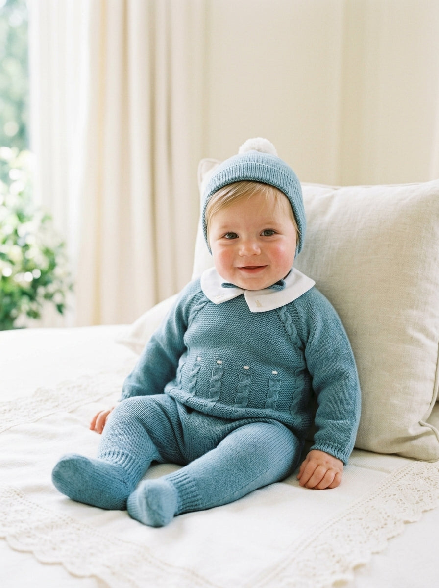 Jubon y polaina verde musgo con cuello blanco y gorrito