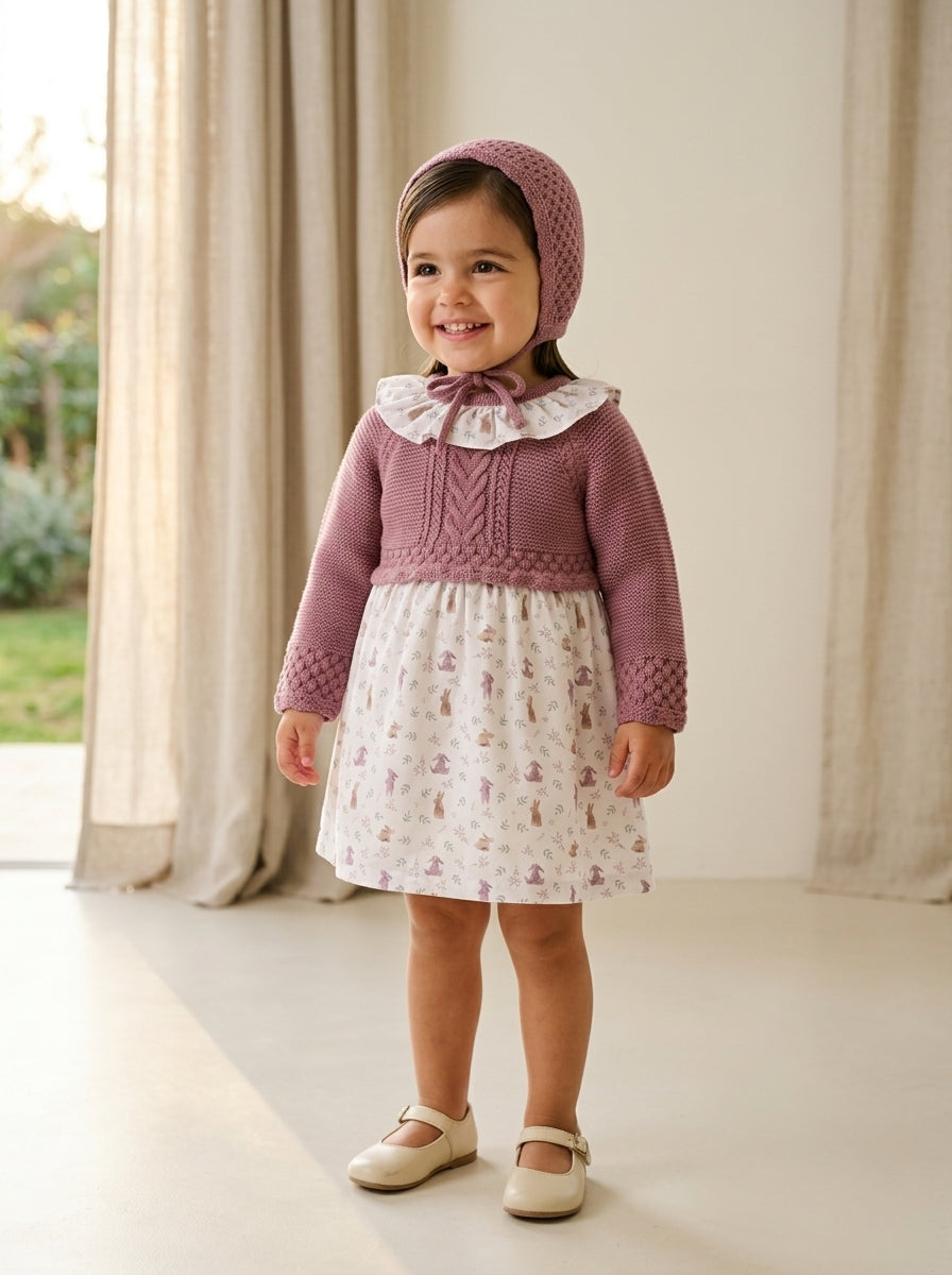 Vestido malva estampado conejitos y capota