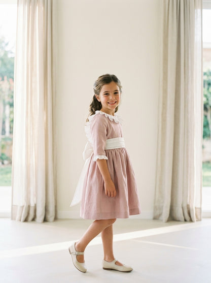 Vestido lino rosa maquillaje con manga corta
