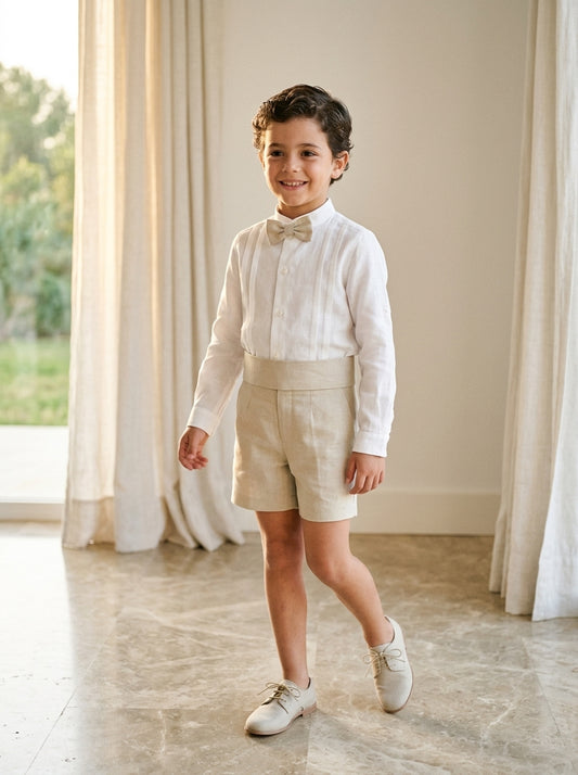 Conjunto camisa, short beig, fajin y pajarita