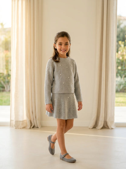 Conjunto jersey gris y falda con perlitas