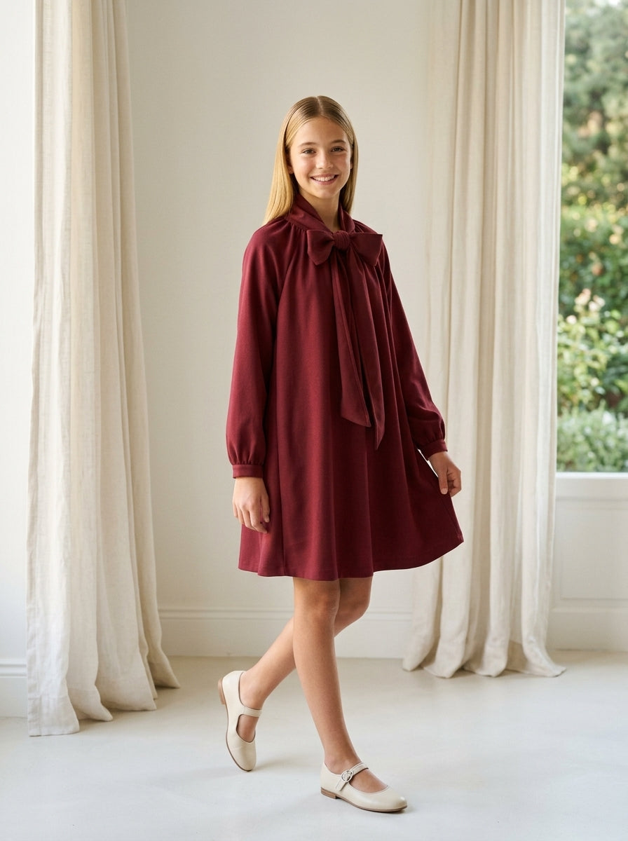 Vestido evase granate con lazada en el cuello